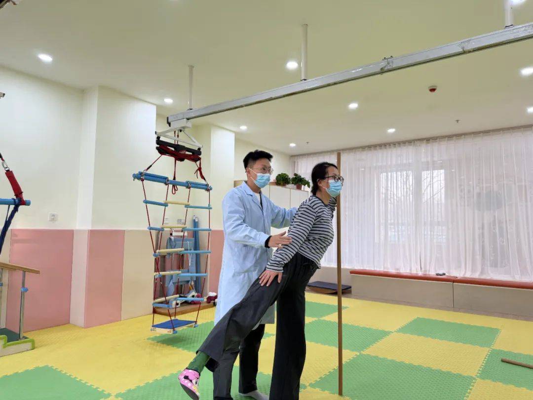米兰体育-独行侠中锋接受右脚骨刺清理手术预计训练营前康复(独行侠库班老板是谁)
